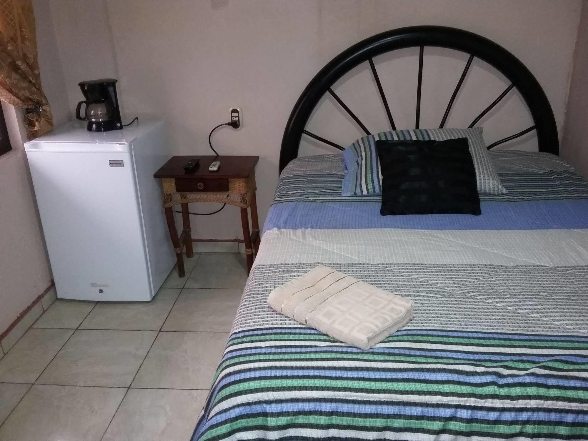 Cabinas Madeleine Puntarenas Luaran gambar