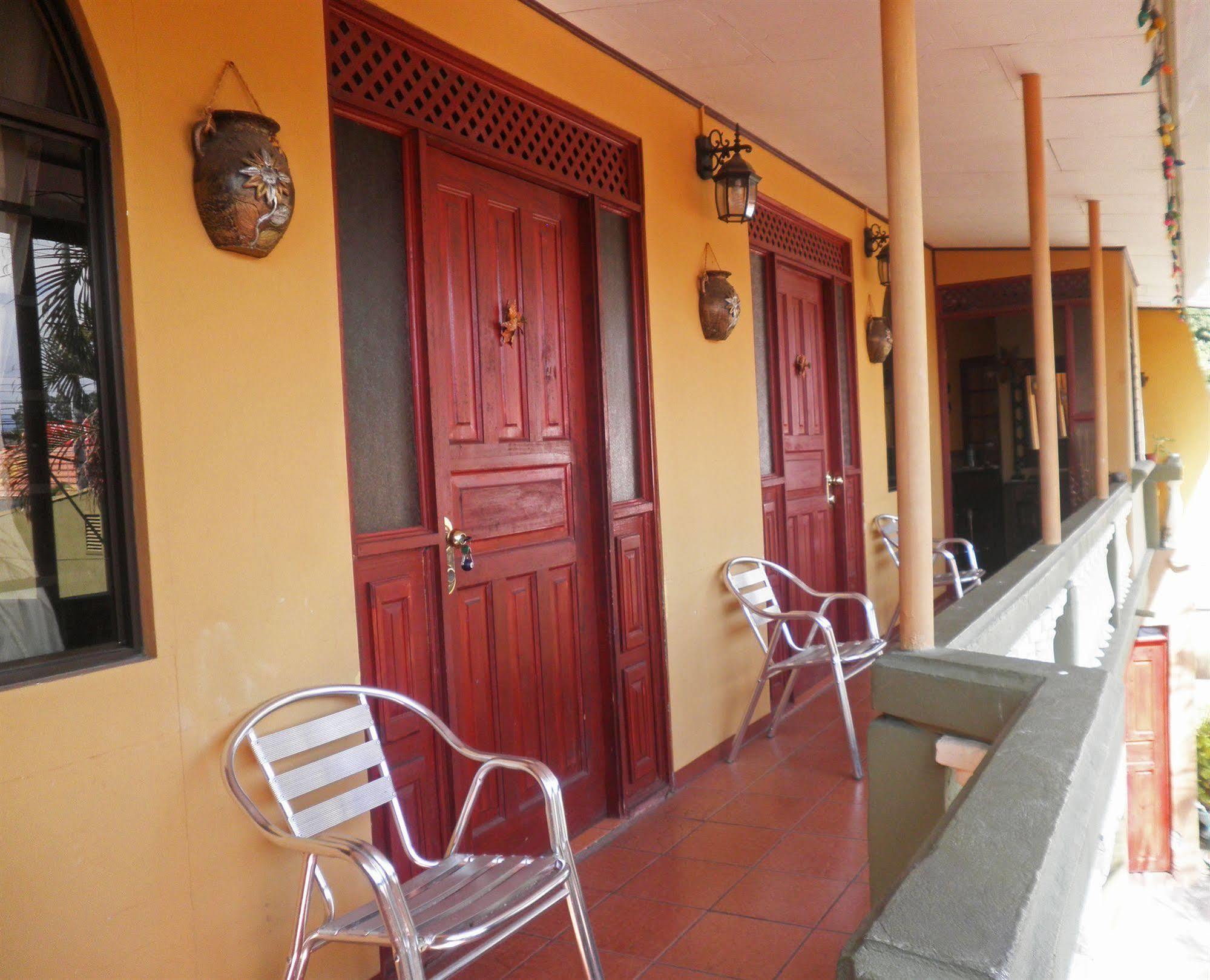 Cabinas Madeleine Puntarenas Luaran gambar