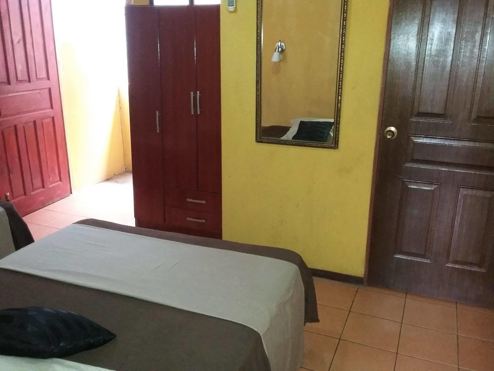Cabinas Madeleine Puntarenas Luaran gambar